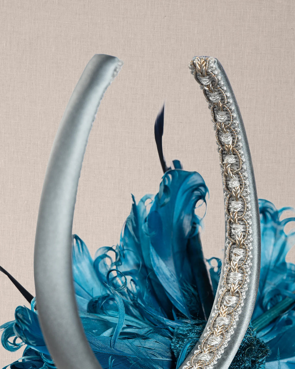 Cerchietto Couture “Saphir” con Piume Blu