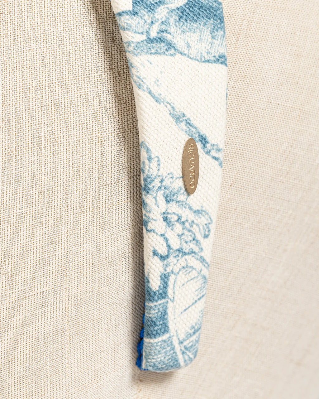 Cerchietto Toile de Jouy Azzurro Piatto