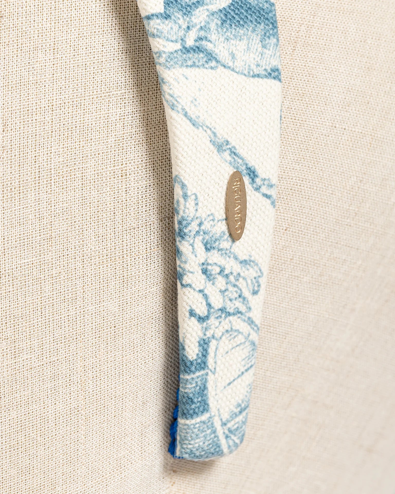 Cerchietto Toile de Jouy Azzurro Piatto