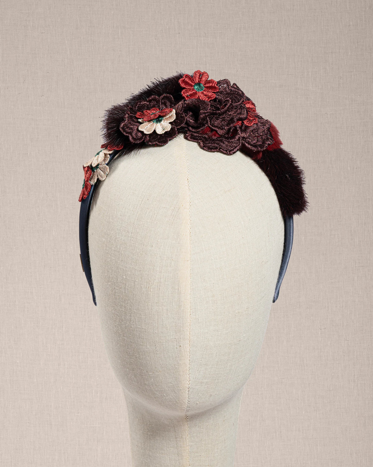 Cerchietto “Velvet Bloom” con Visone e Fiori Ricamati
