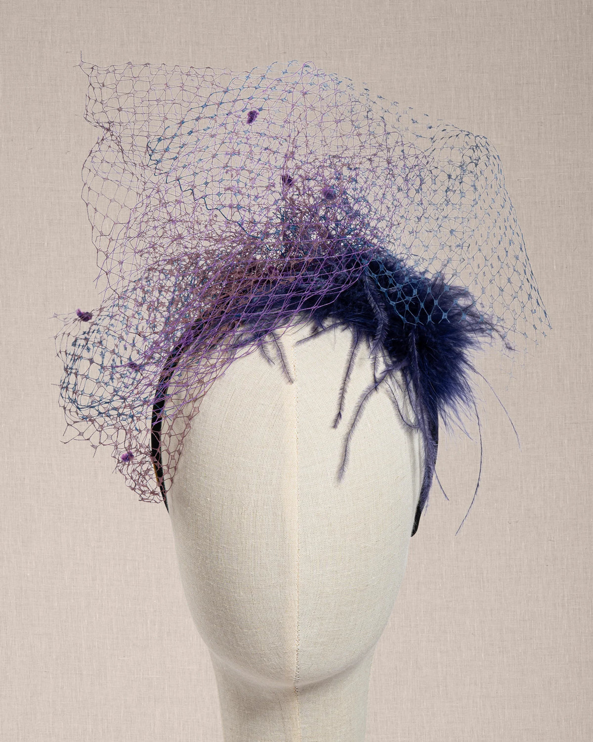 Cerchietto Couture “Améthyste” con Velette Plumetis e Piume