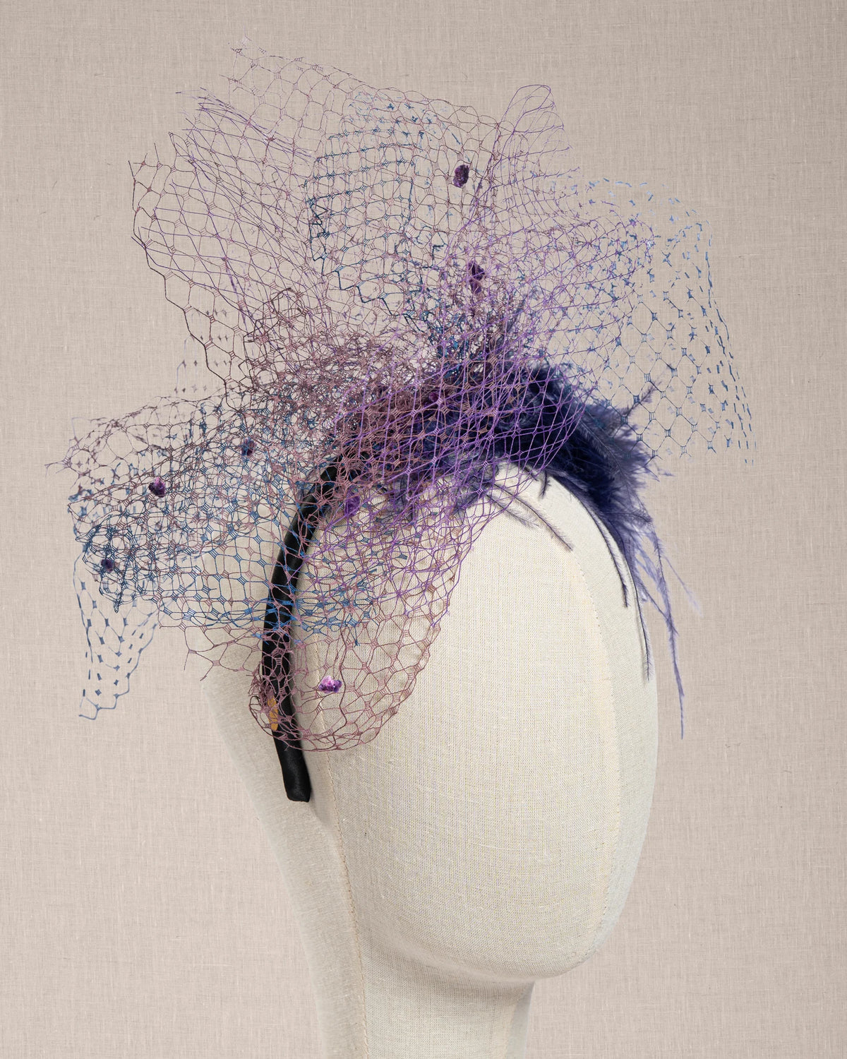 Cerchietto Couture “Améthyste” con Velette Plumetis e Piume