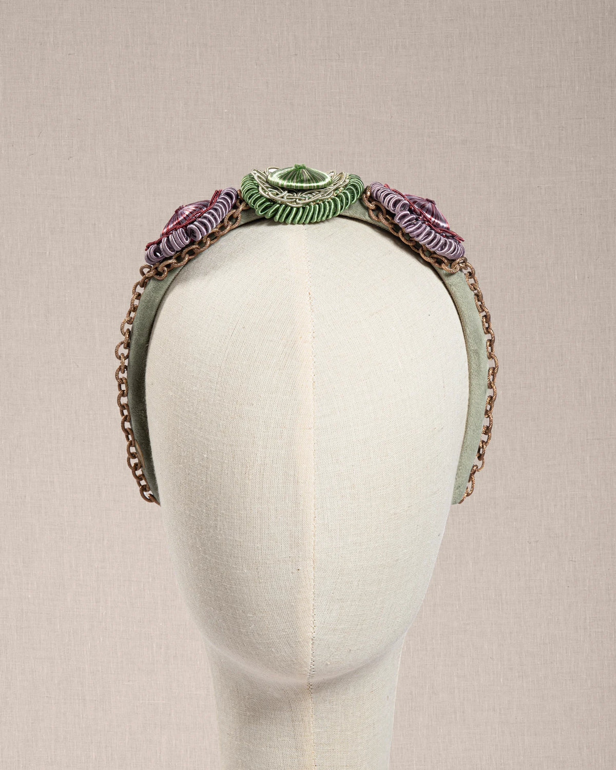 Cerchietto “Pistache & Praliné” Velluto Verde Salvia, Decori Gioiello