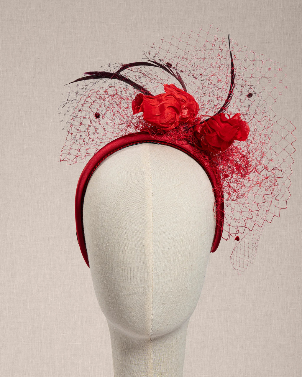 Cerchietto “Rouge Héritage” con Rose di Piume e Velette