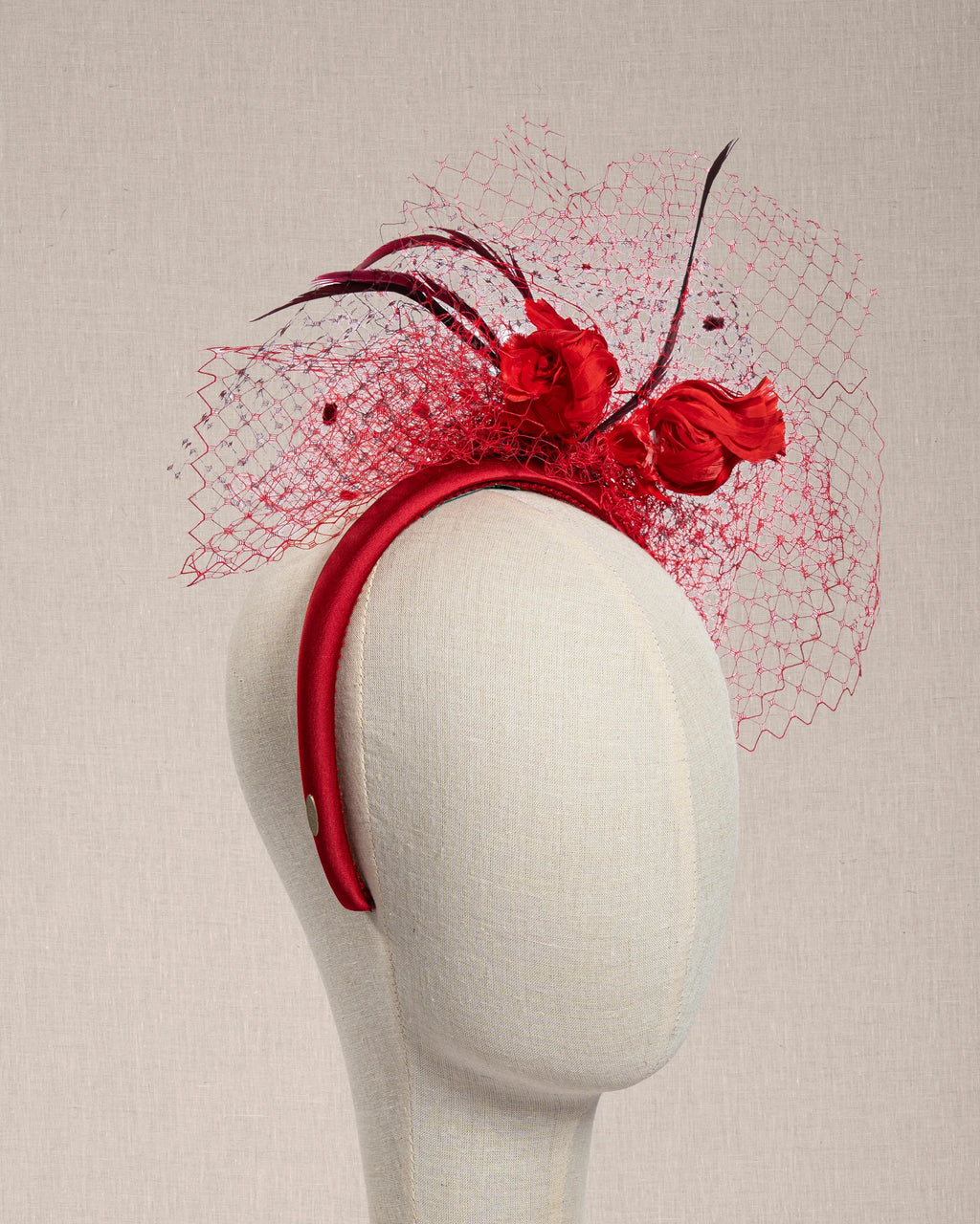 Cerchietto “Rouge Héritage” con Rose di Piume e Velette