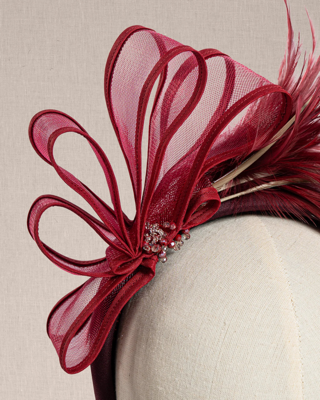 Cerchietto Couture “ Rouge Impérial “ con Piume e Cristalli