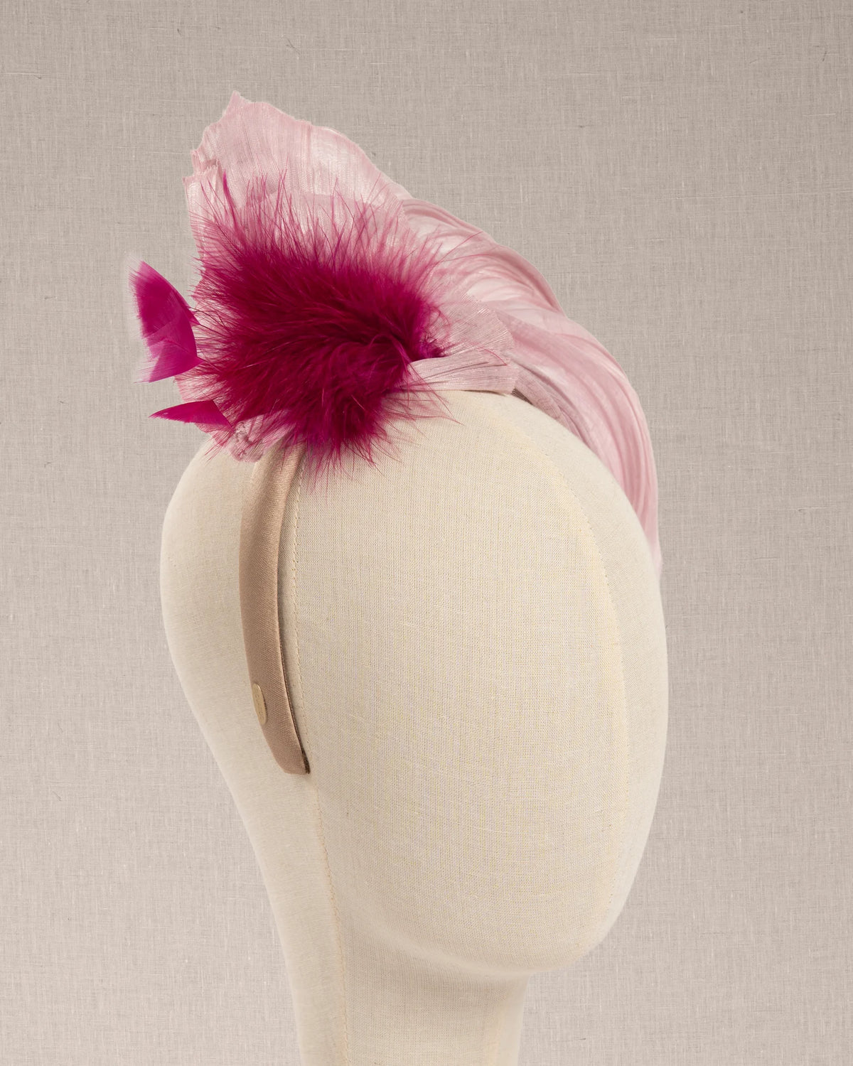 Cerchietto “Fleur de Paris” Couture in Parisisol Rosa e piume