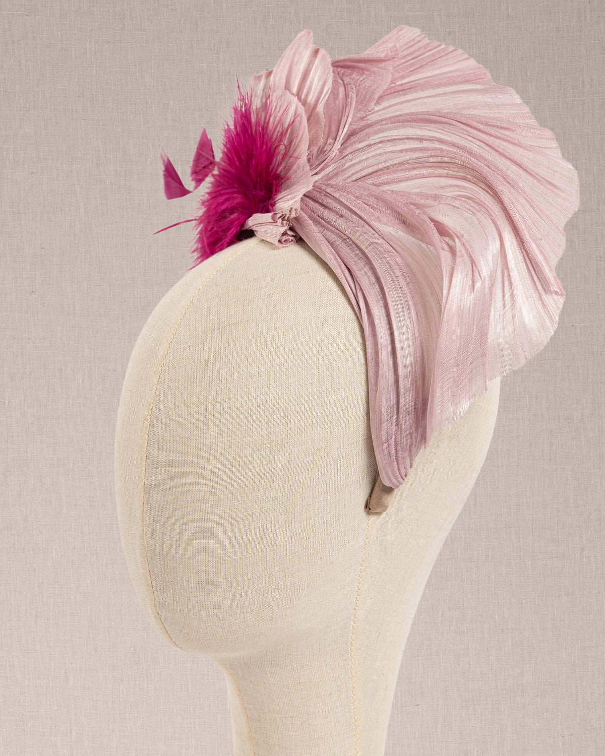Cerchietto “Fleur de Paris” Couture in Parisisol Rosa e piume
