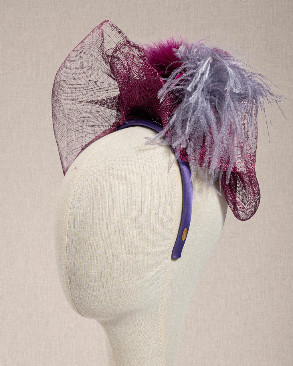 Cerchietto Couture “Améthyste Magenta “ in Sinamay e Piume
