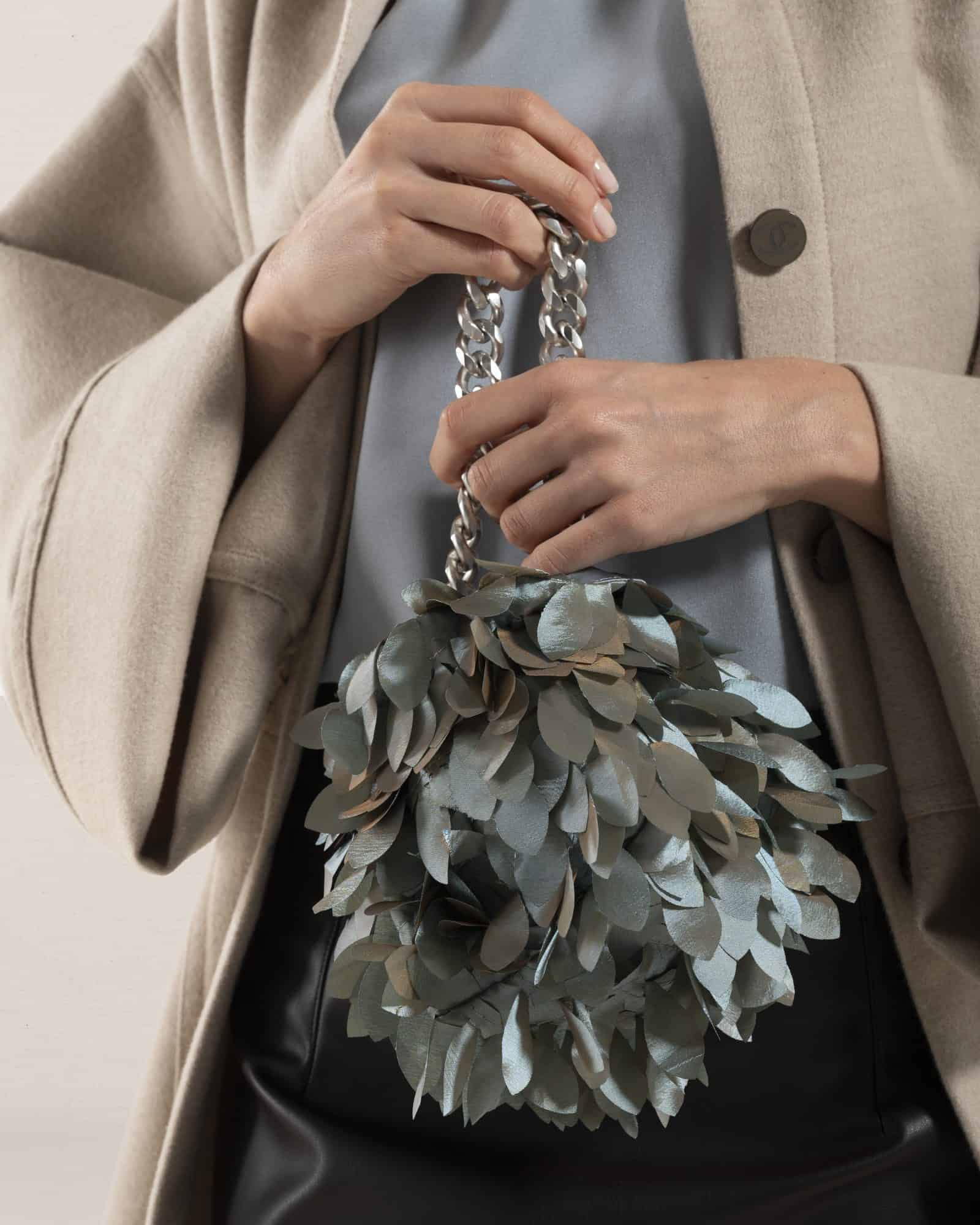 Clutch Petalosa Fluffy Argento