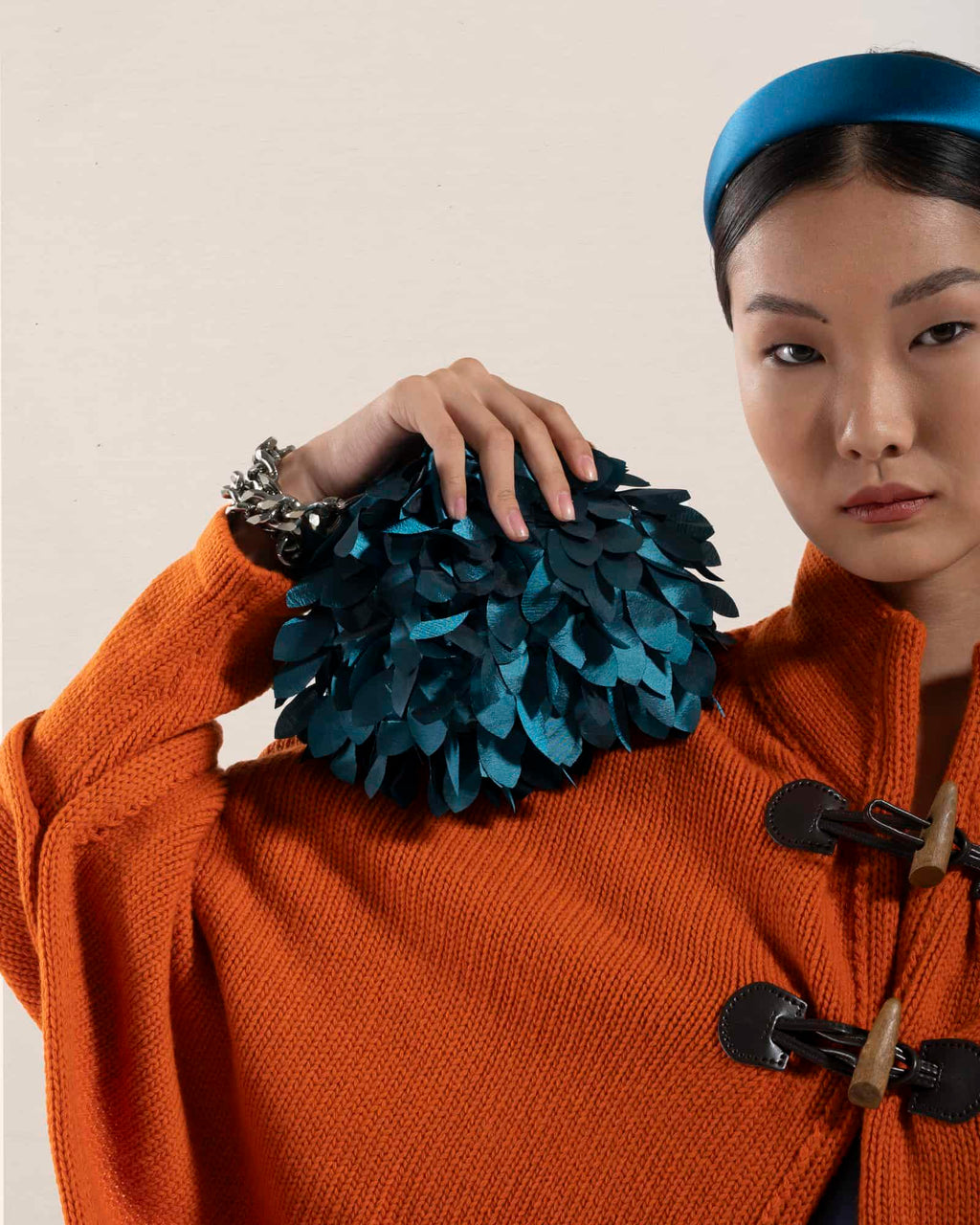 Clutch Petalosa Fluffy Pavone