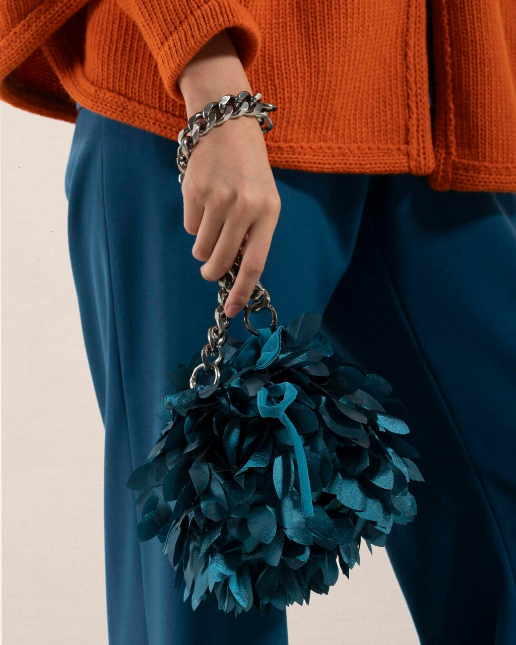 Clutch Petalosa Fluffy Pavone