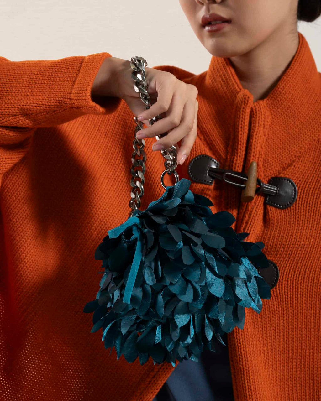 Clutch Petalosa Fluffy Pavone
