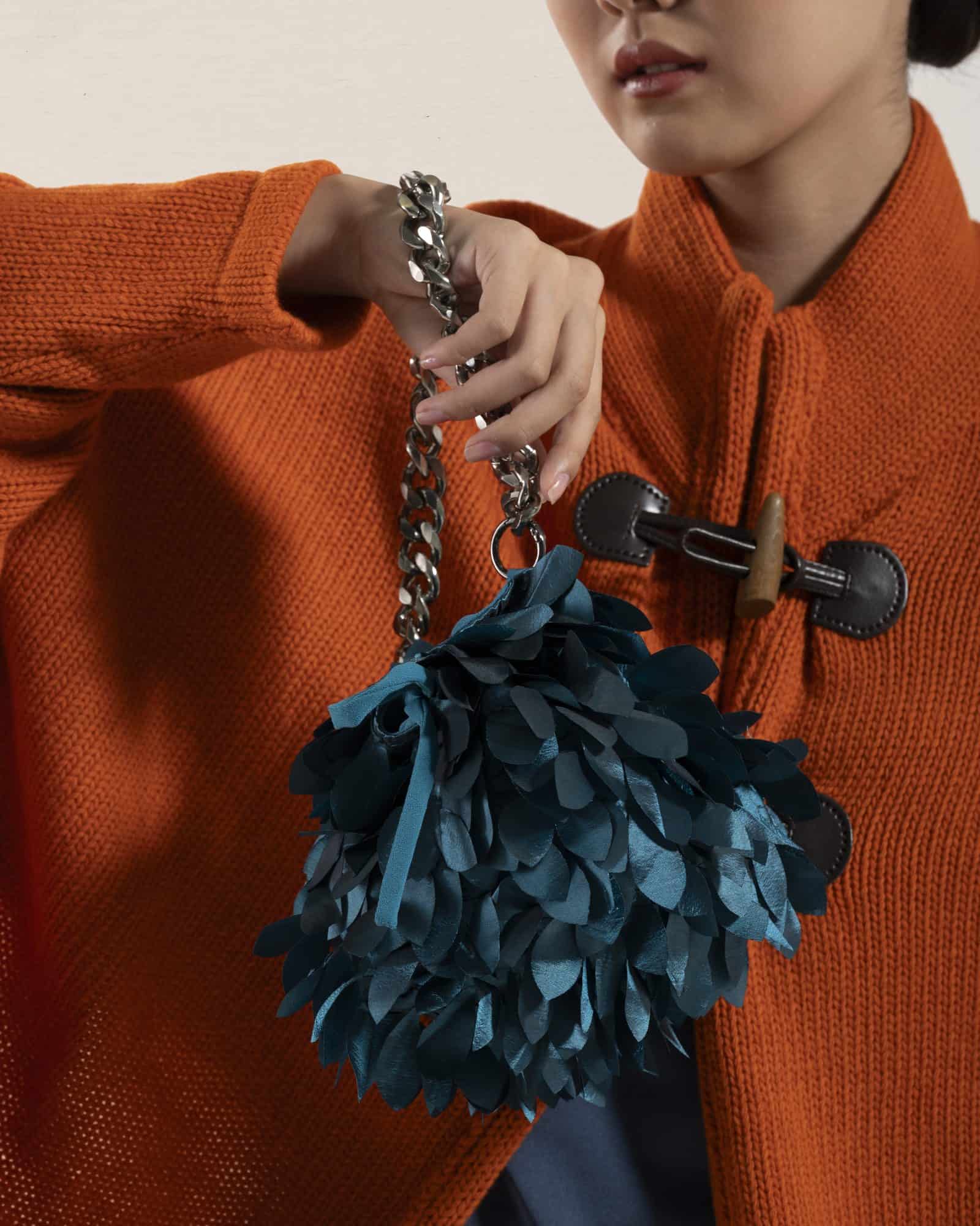 Clutch Petalosa Fluffy Pavone