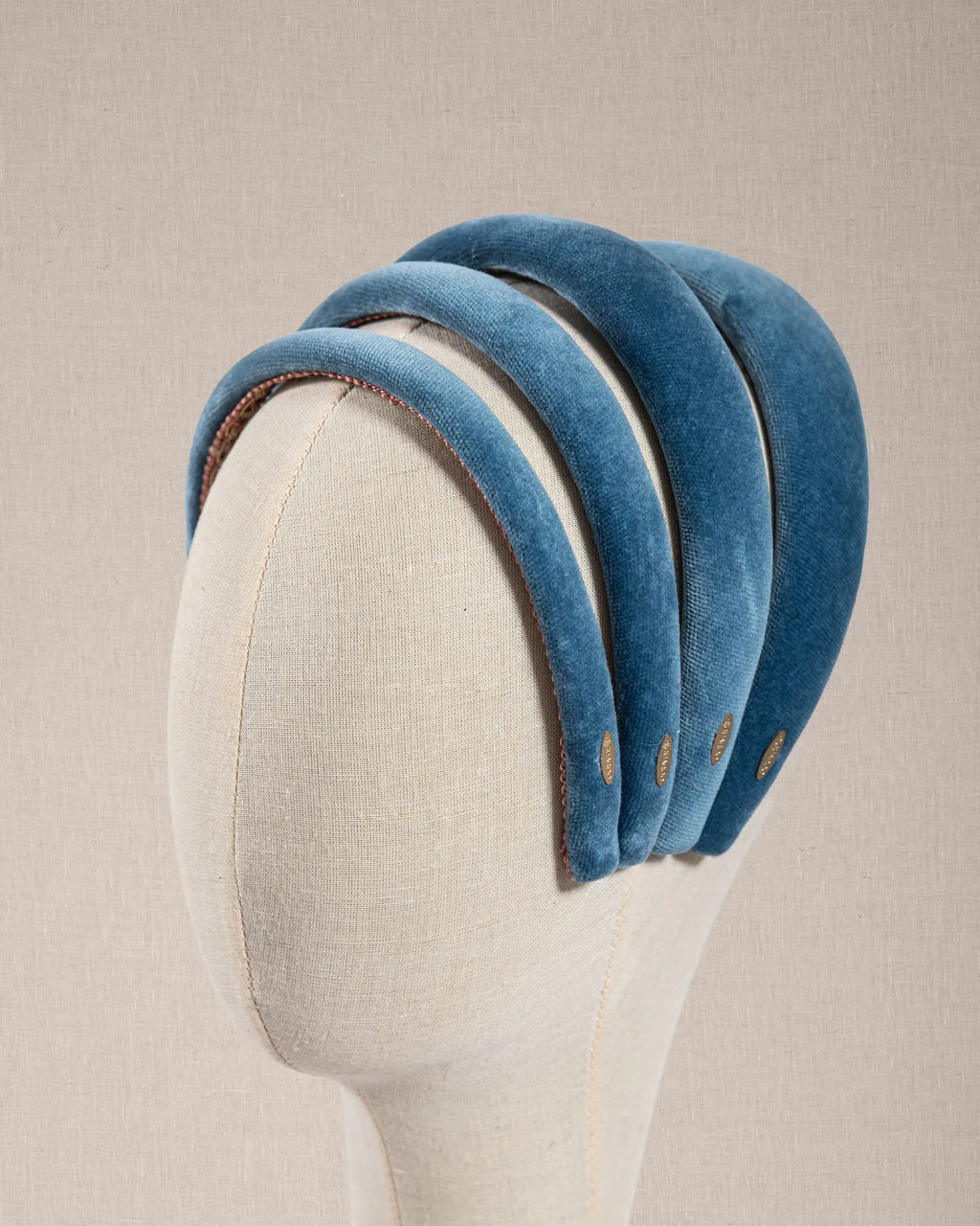 Cerchietto Alma in Velluto Azzurro Polvere