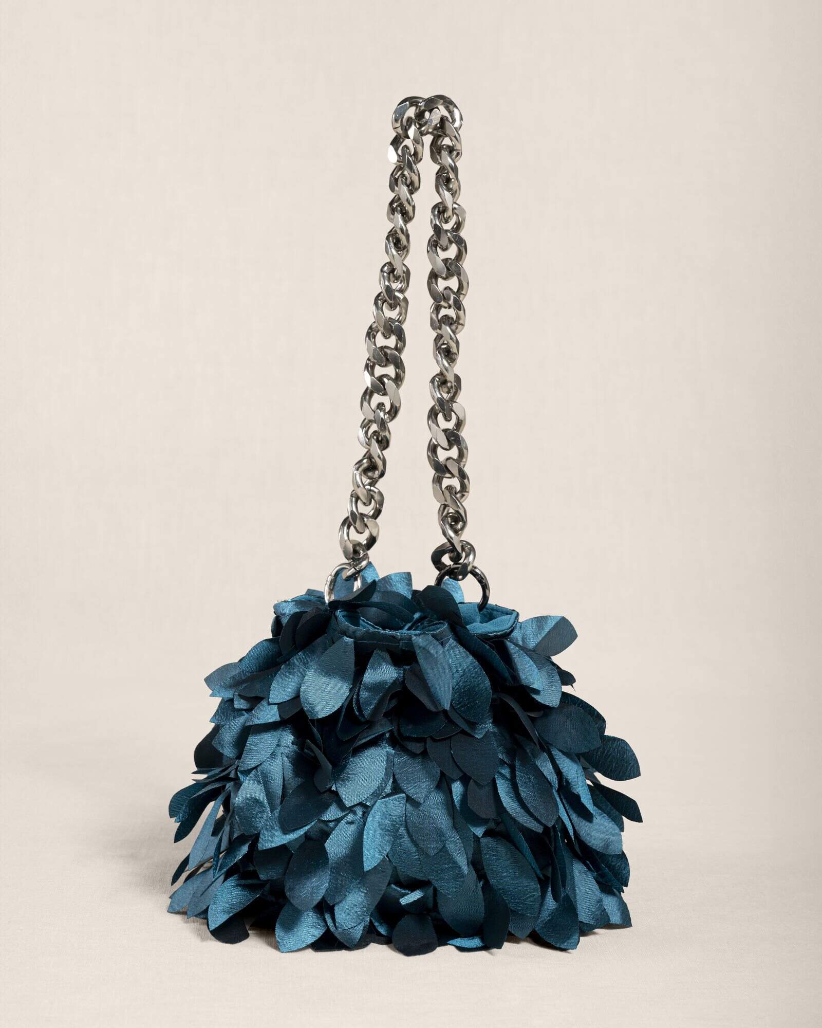 Clutch Petalosa Fluffy Pavone