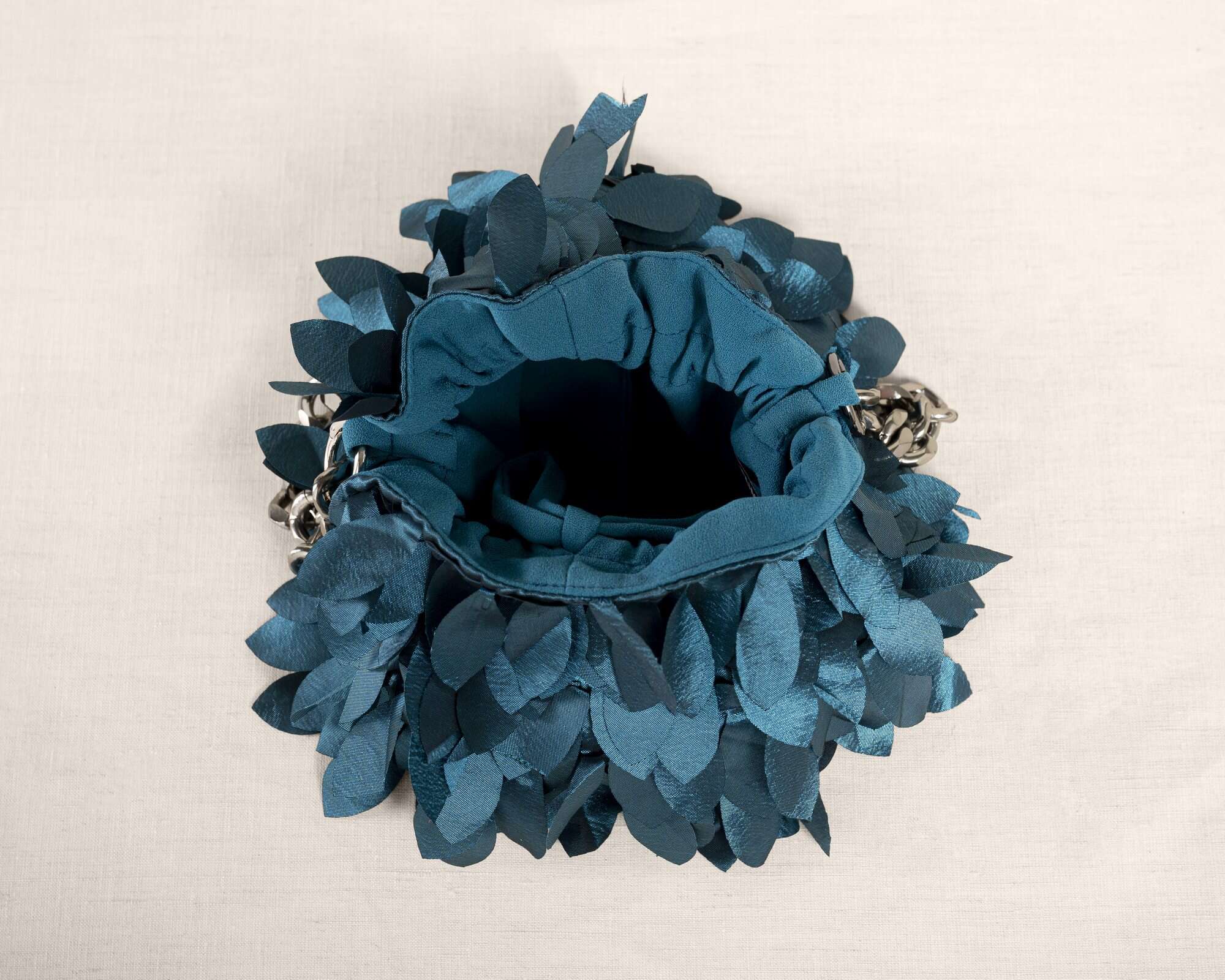 Clutch Petalosa Fluffy Pavone