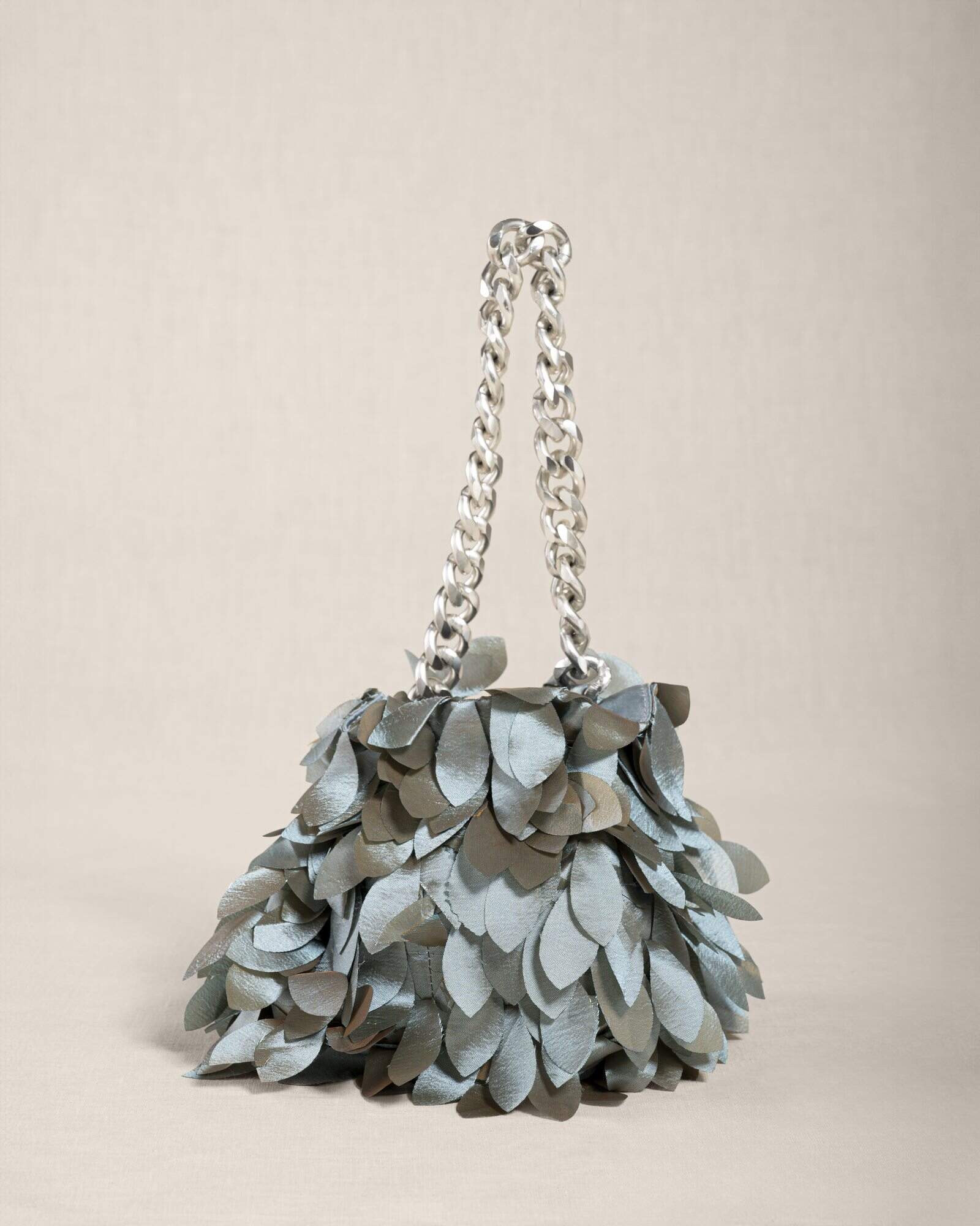 Clutch Petalosa Fluffy Argento