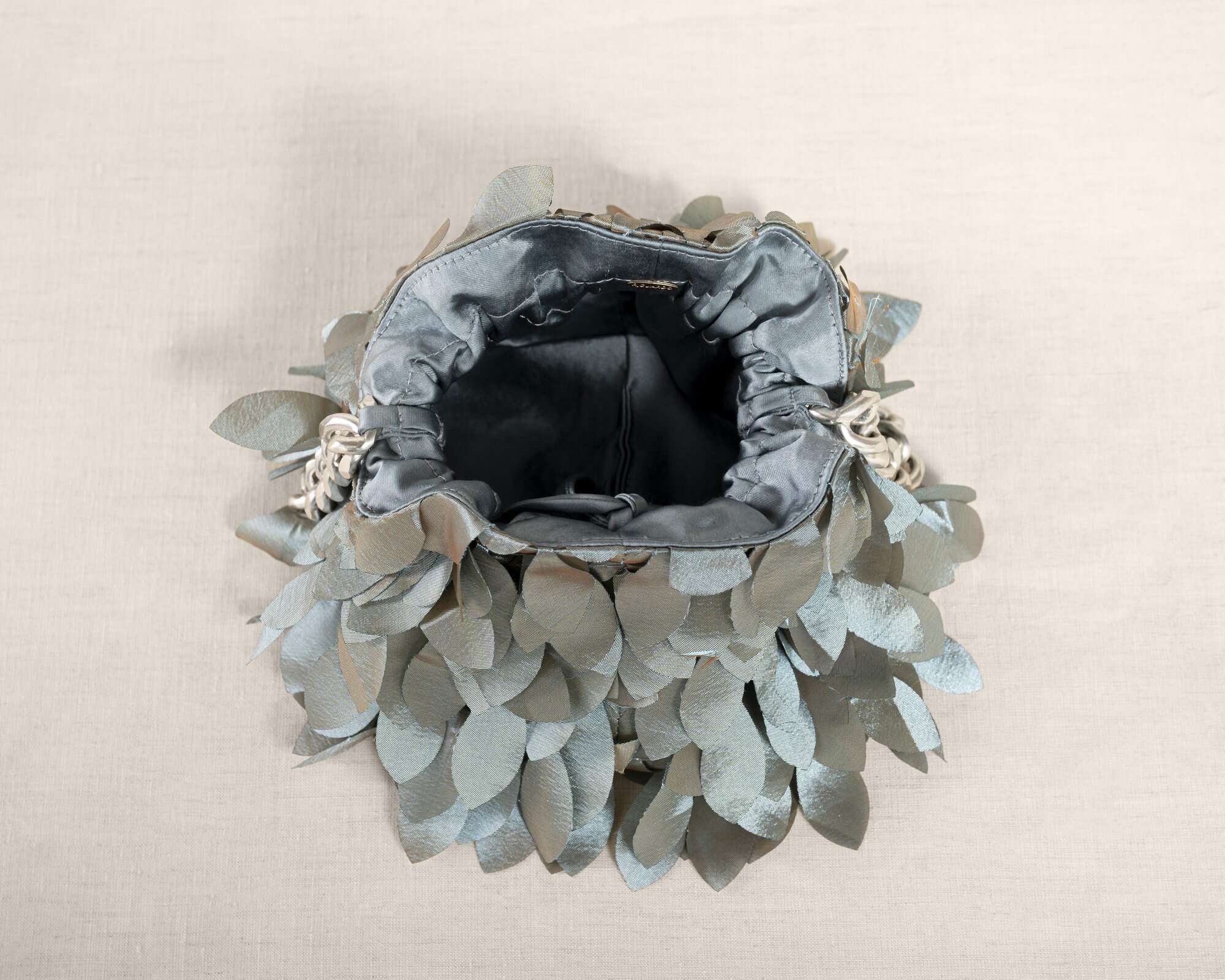 Clutch Petalosa Fluffy Argento