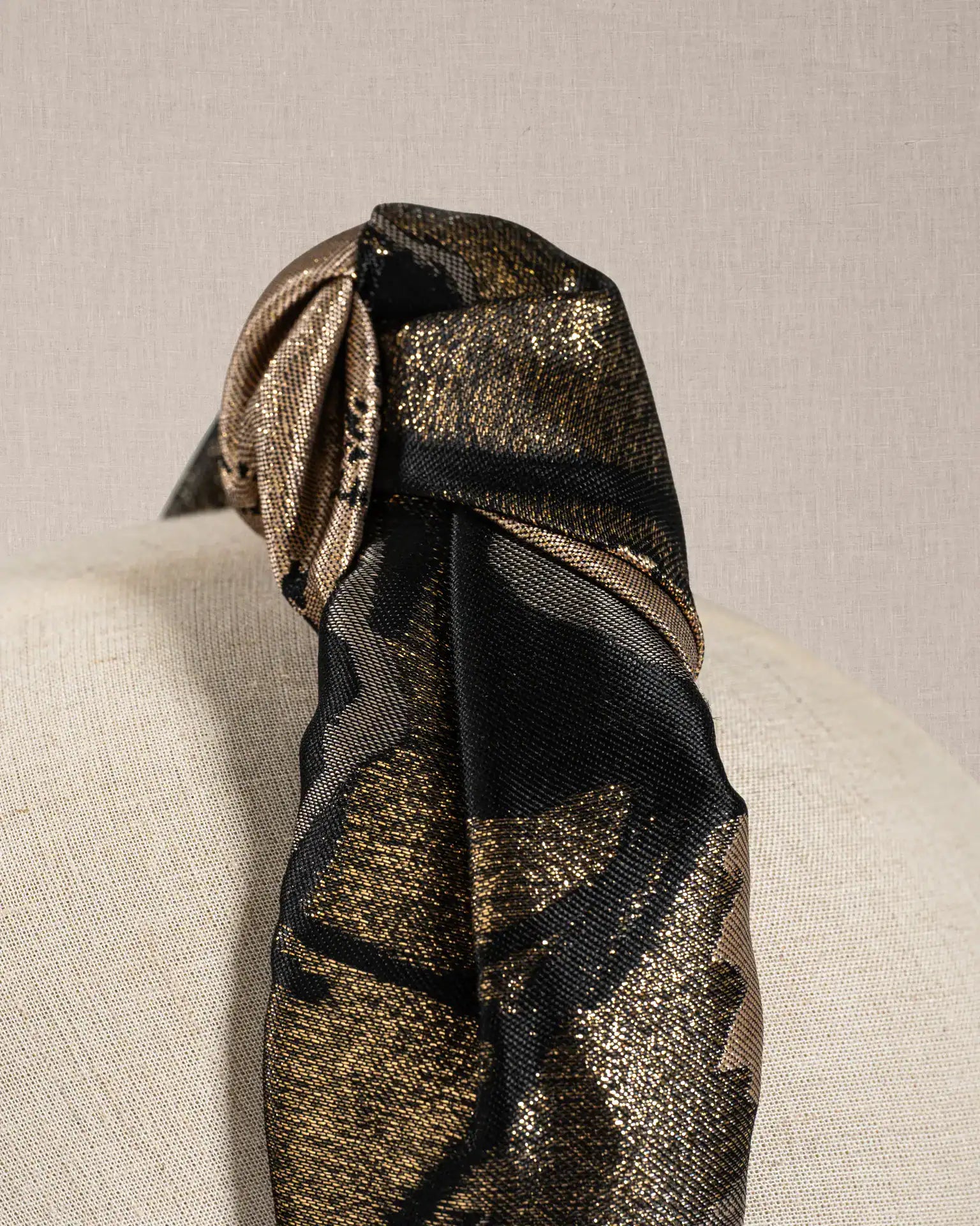 Nodo broccato Oro Grigio